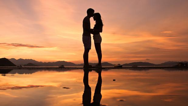 Tinder, buscar el amor y perder el amor propio