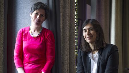 Mónica Salomone y María Blasco, en la presentación del libro