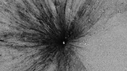 Un nuevo cráter de impacto, de 12 metros de diámetro. Todos ellos han sido identificados por el Lunar Reconnaissance Orbiter