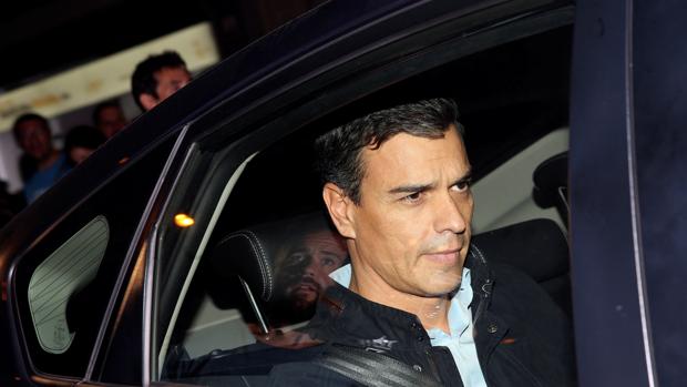 Pedro Sánchez «no lo está pasando bien, pero está entero»