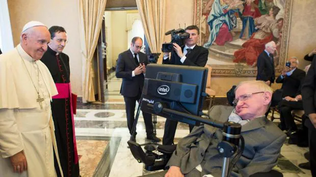 Stephen Hawking, el pasado lunes junto al Papa Francisco