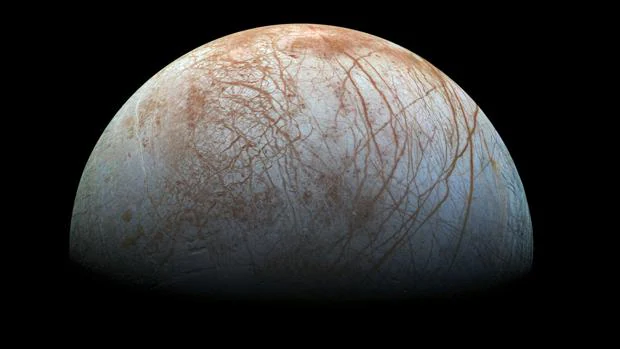 La fascinante superficie de Europa, luna de Júpiter