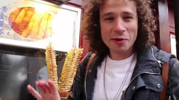 De ciempiés a escorpiones vivos: YouTube desvela la comida callejera que aman los chinos