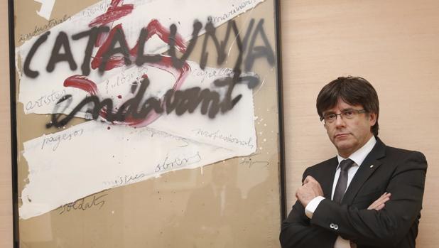 Puigdemont rechaza una vuelta al «autonomismo» y promete que habrá referéndum