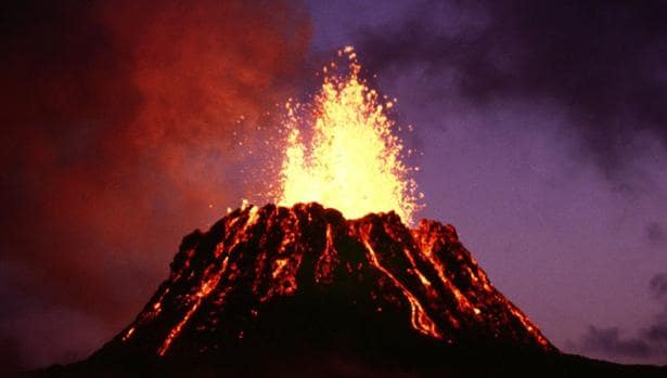 Chimenea próxima al volcán Kilauea, el más activo de Hawái