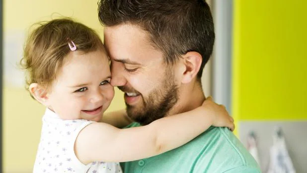 Los padres de niñas son más atentos y sensibles a sus necesidades que los de niños, según el estudio