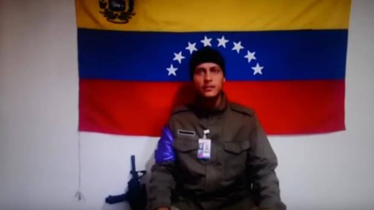 El piloto del helicóptero que atacó el Supremo en Venezuela reaparece: «Salgan a las calles contra Maduro»