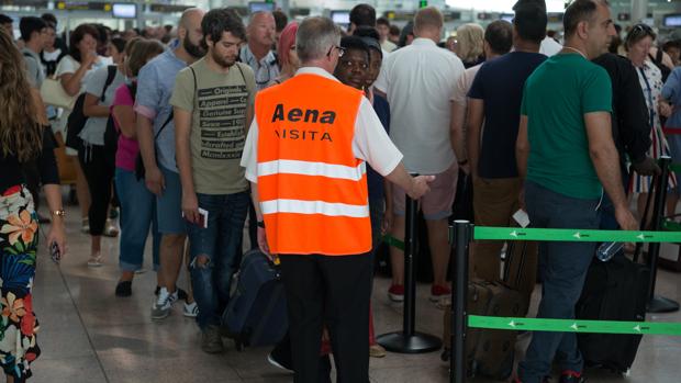 Fomento cree que la Generalitat debe mediar en el conflicto de El Prat