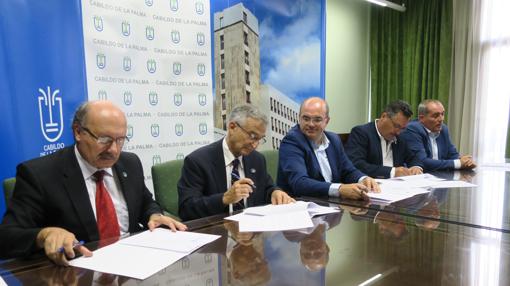Firma del acuerdo entre Canarias y el TMT el pasado 11 de septiembre