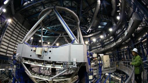 Interior de un telescopio en Chile