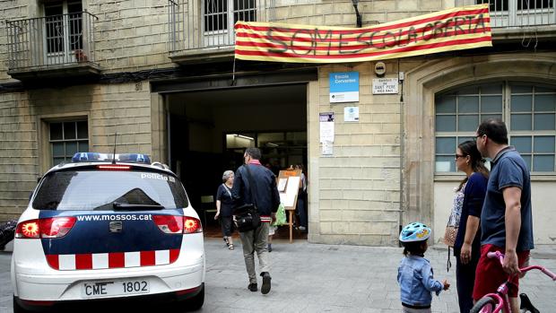 Solo 163 colegios de los 1.300 vigilados por los Mossos están ocupados