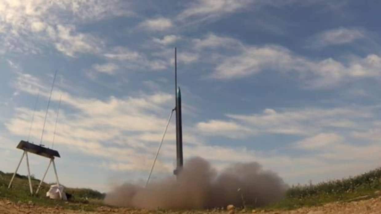 Lanzamiento del «Resnik», un prototipo de 2,5 metros de largo capaz de alcanzar los dos kilómetros de altura