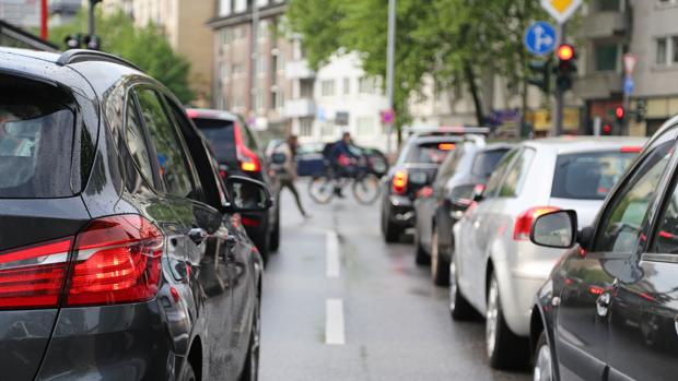 No se pegue al coche de delante en un semáforo, no sirve de nada