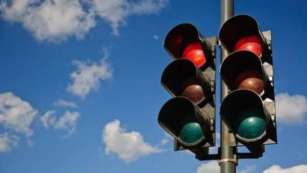 La verdadera razón por la que los semáforos usan luces rojas y verdes