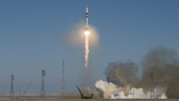 Tres astronautas son lanzados hacia la Estación Espacial Internacional