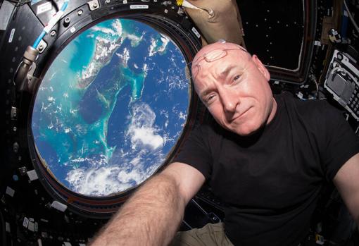 «Selfie» de Scott Kelly, a bordo de la ISS