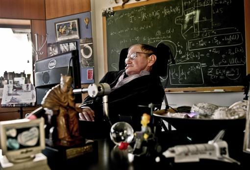 Stephen Hawking, en su despacho de la Universidad de Cambridge en 2011