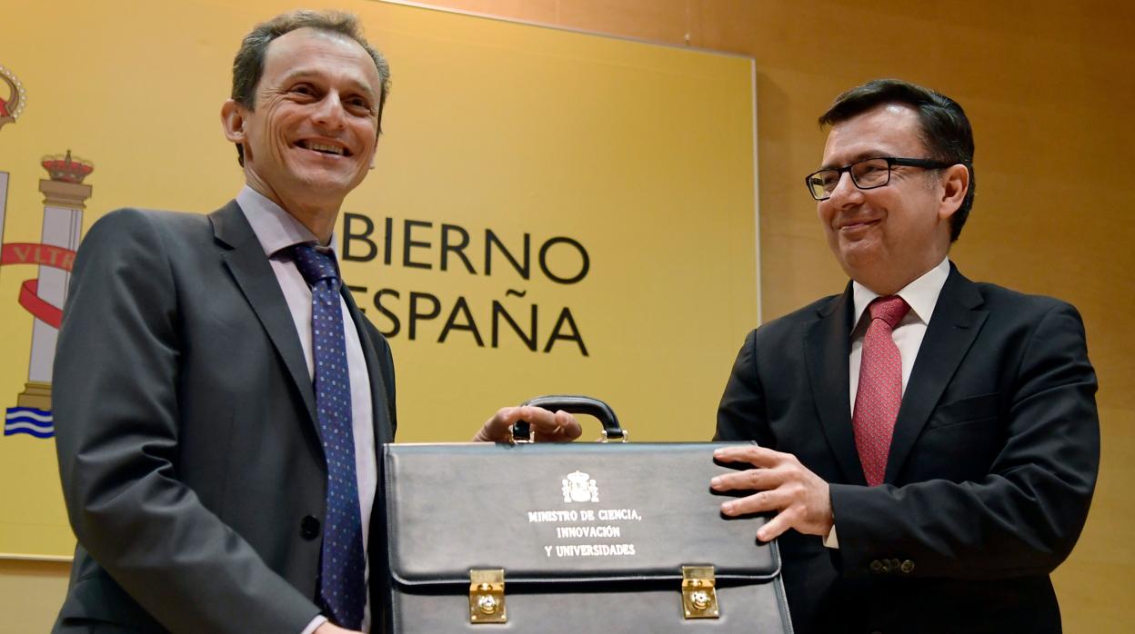 Pedro Duque recibe la cartera de Román Escolano, exministro de Economía