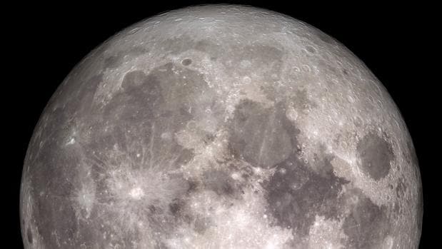 La Luna, un mundo repleto de agua helada