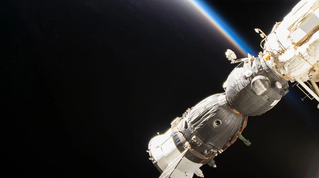 La nave espacial de la tripulación Soyuz MS-09 de Roscosmos, acoplada al módulo Rassvet de la ISS
