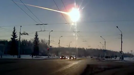 El bólido de Cheliabinsk (Rusia). Una roca de hasta 20 metros estalló en la atmósfera en el año 2013. No fue detectada con antelación