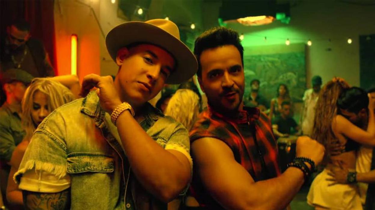 Daddy Yankee y Luis Fonsi en el videoclip de la canción «Despacito»