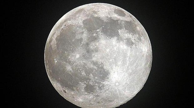 China lanza la primera misión a la cara oculta de la Luna