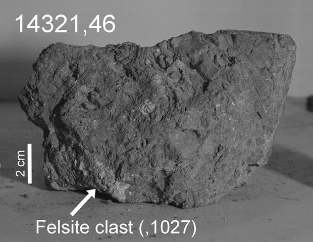 Hallan una de las rocas más antiguas de la Tierra... en la Luna