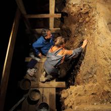 Toma de muestras de la Cámara Principal en la cueva de Denisova