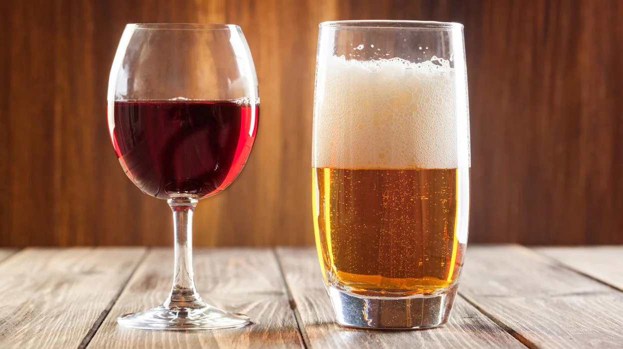 Vino o cerveza: ¿Cuál hay que beber antes para evitar la resaca?