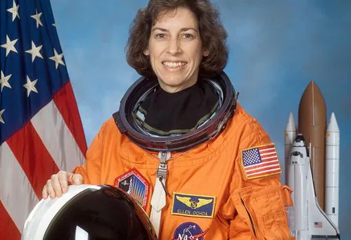 Ellen Ochoa, la primera mujer hispana en viajar al espacio u que ha completado cuatro viajes espaciales