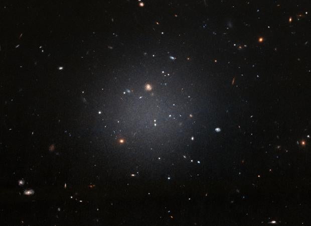 Científicos españoles resuelven el misterio de la galaxia sin materia oscura