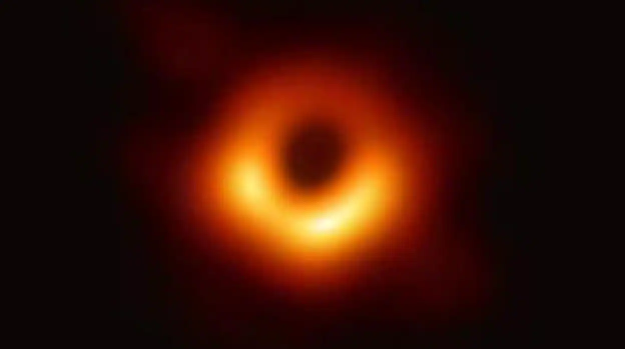 La primera imagen de un agujero negro en la que participaron varios grupos españoles