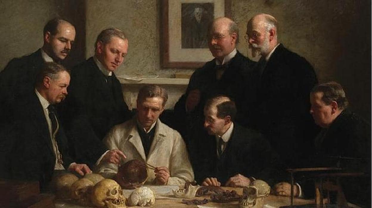 Científicos examinan un cráneo parecido al de un humano en el cuadro de John Cooke «Discusión sobre el cráneo de Piltdown»