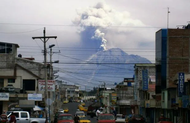 Las noticias falsas disparan la alarma por el volcán «Garganta de Fuego», en Ecuador