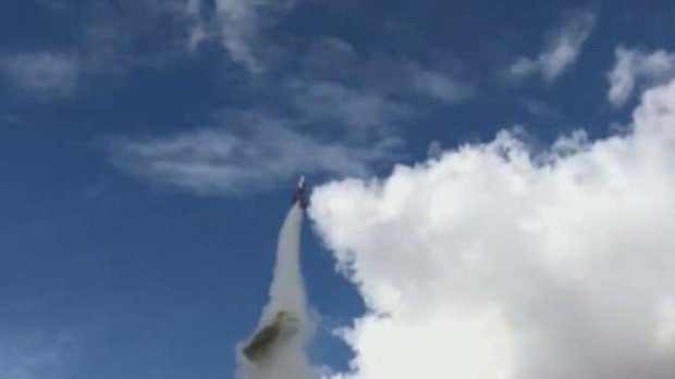 Mike Hughes muere al estrellarse el cohete en el que se lanzó al espacio para probar que «la Tierra es plana»