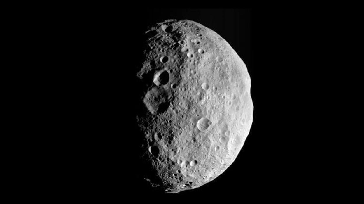 Vesta visto por la misión Dawn en 2011