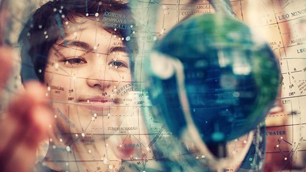 Una estudiante descubre de una tacada 17 planetas y uno puede ser habitable