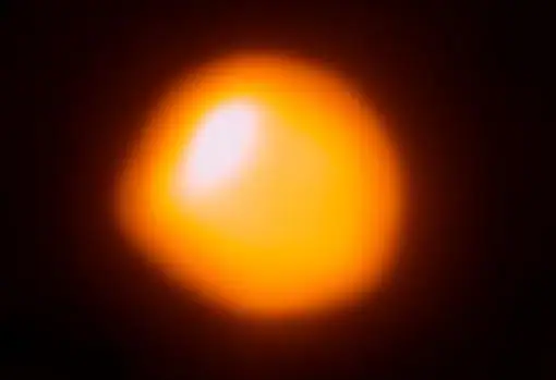 Una imagen de Betelgeuse capturada en 2017 por el Atacama Large Millimeter / submillimeter Array, que muestra células de convección probables en la superficie.