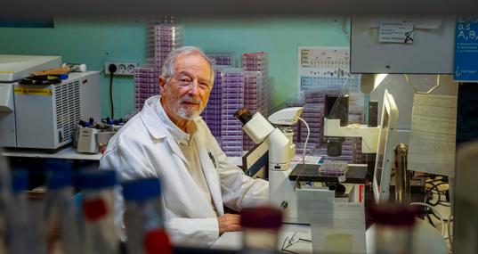 Luis Enjuanes, investigador del CSIC y líder de un grupo que construye un virus atenuado para elaborar una potente vacuna contra el coronavirus