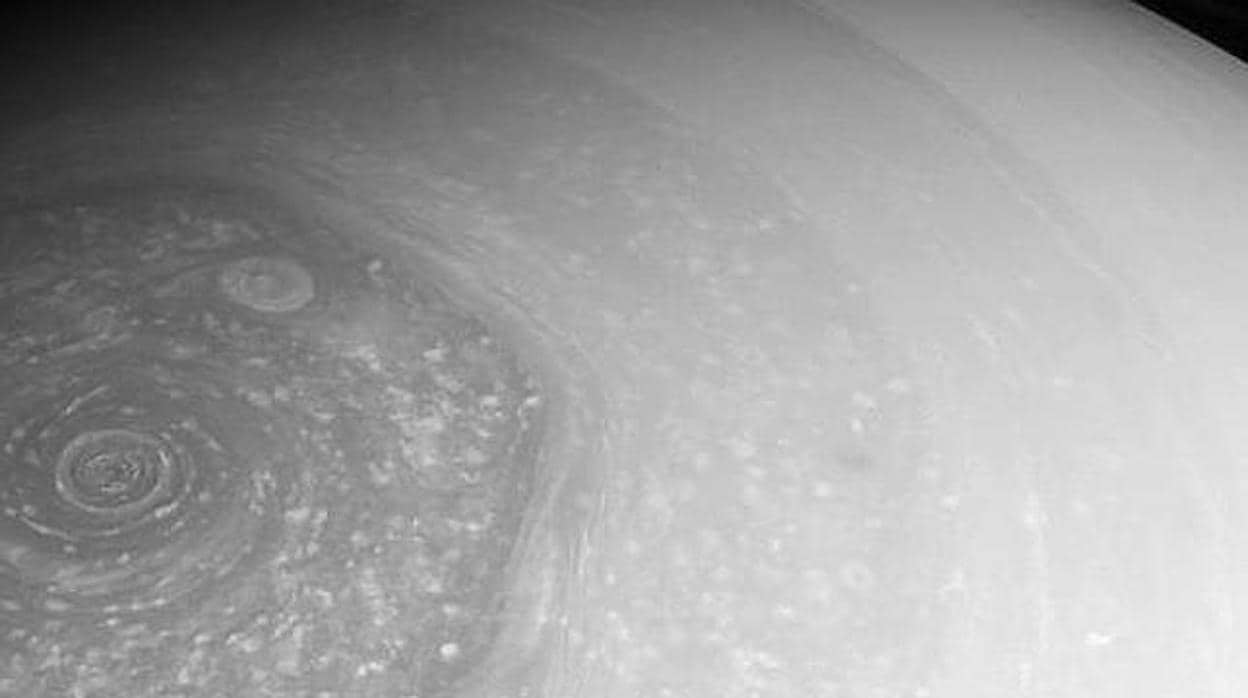 El curioso hexágono de Saturno visto desde Cassini