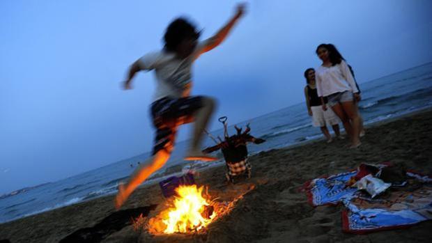 ¿Por qué el solsticio de verano no coincide con la noche de San Juan?