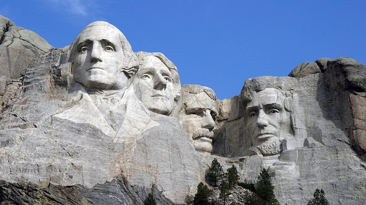 De izquierda a derecha: George Washington, Thomas Jefferson, Theodore Roosevelt y Abraham Lincoln, en el monumento nacional del Monte Rushmore, en Dakota del Sur (EE.UU.)