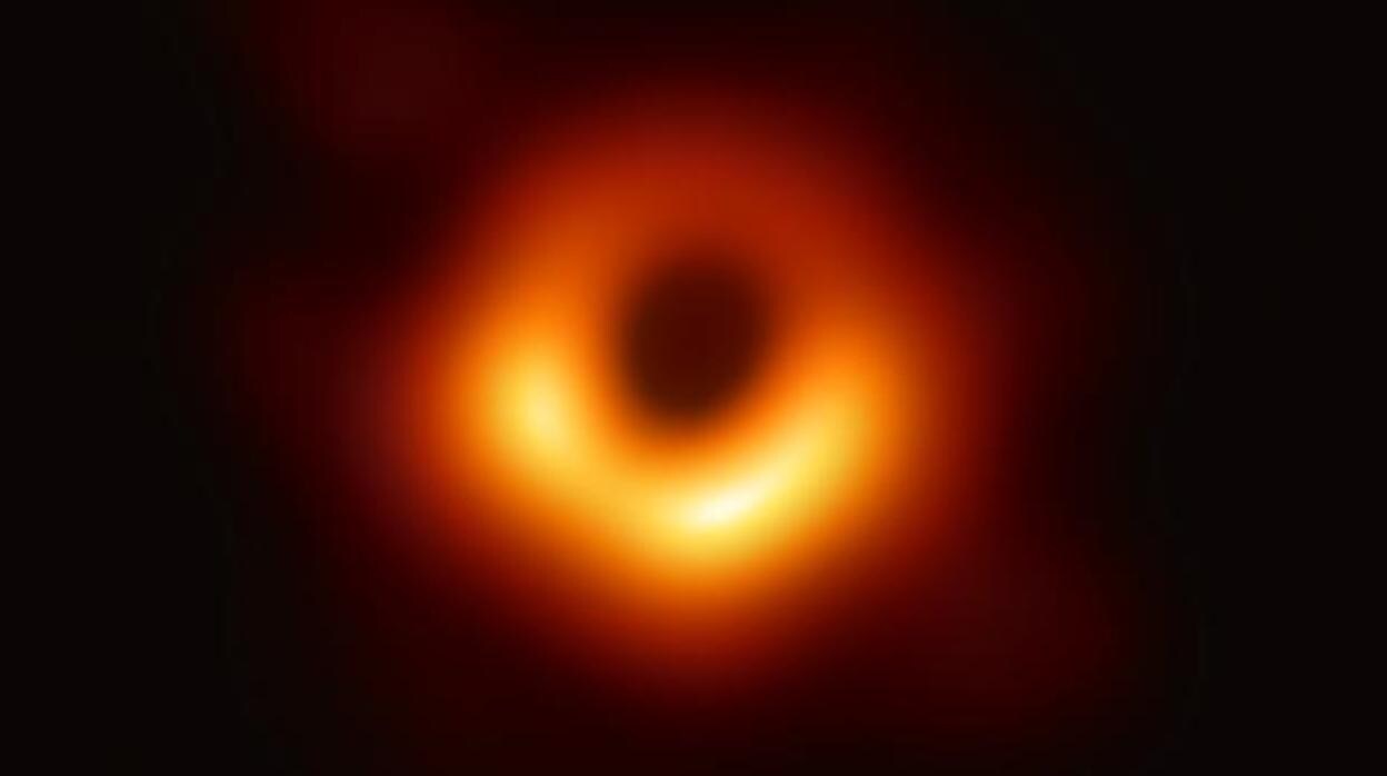 Imagen del agujero negro supermasivo del centro de la galaxia M87, a 55 millones de años luz