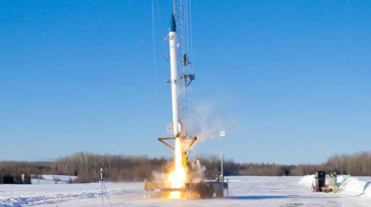 El cohete Stardust 1.0 durante su prueba de lanzamiento de vuelo a baja altitud