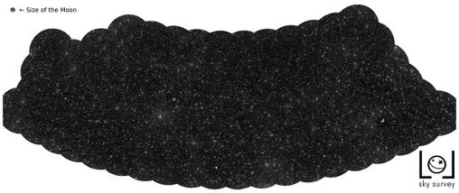 sobre estas línes, un mapa en el que se aprecian 25.000 agujeros negros supermasivos. Cada punto blanco es uno de esos agujeros en el centro de una galaxia