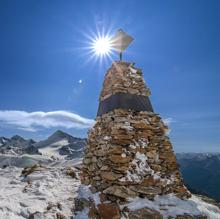 Monolíto que señala el lugar en el que fue hallada la momia de Ötzi