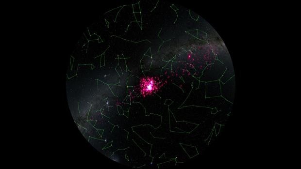 Algo invisible está destrozando el cúmulo de estrellas más cercano al Sol