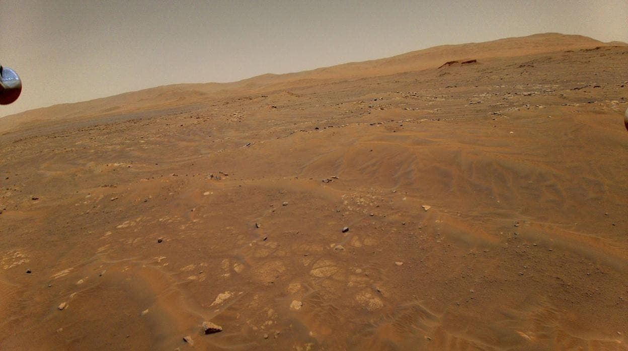 Imagen de Marte tomada a 10 metros de altitud por el helicóptero Ingenuity durante su sexto vuelo