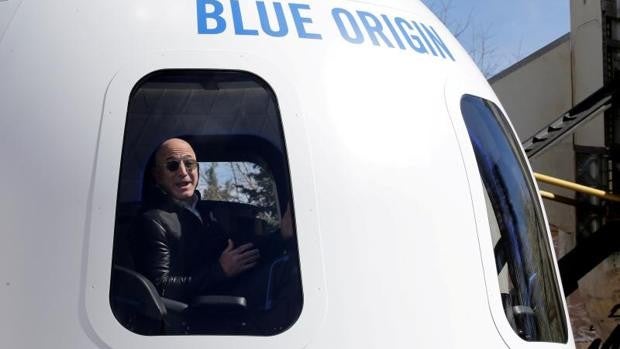 Un desconocido paga 23 millones de euros por viajar con Bezos al espacio